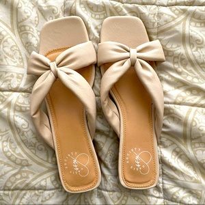 NWT 8.5 Oasis Society Cream Bow-Style Shoes - Morning Lavender
